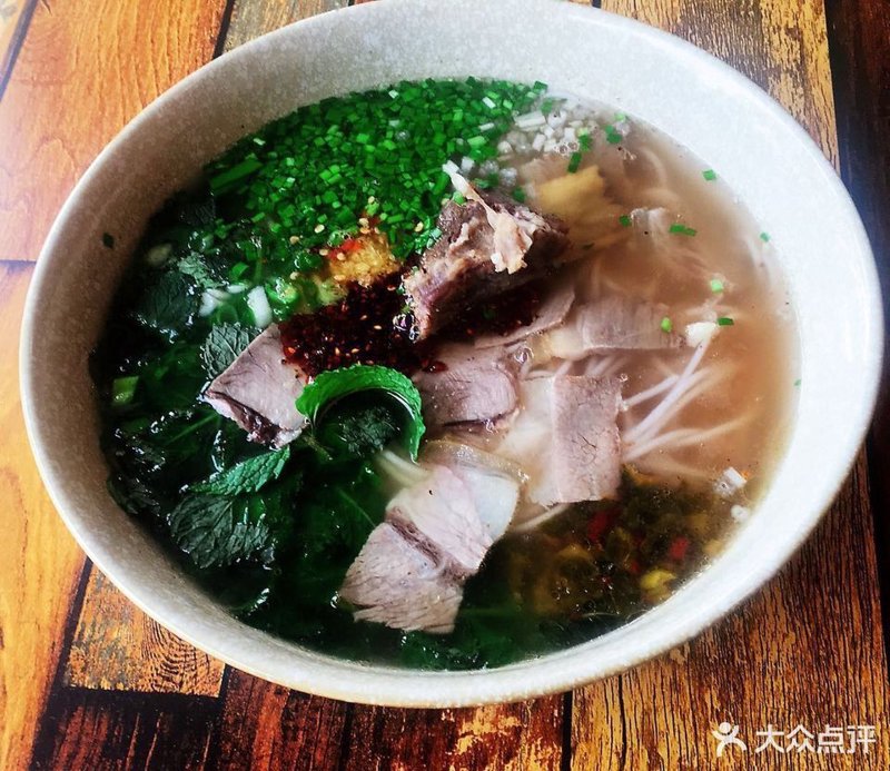拽米线：一碗云南米线的标准化突围与餐饮业结构性机会